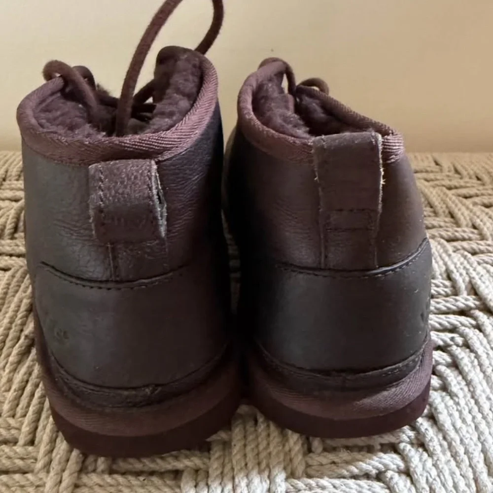UGG Neumel Men's 8 Leather Ankle Chukka Boot Dark Brown with Wool Lining